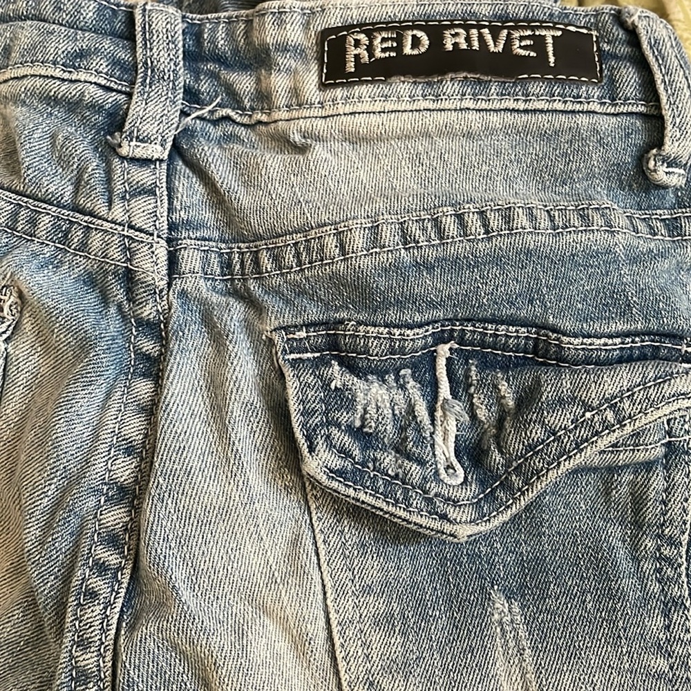RED RIVET Low Rise DISTRESSED Cropped JEANS With Rhinestone Buttons Size 0 - Picture 10 of 12
